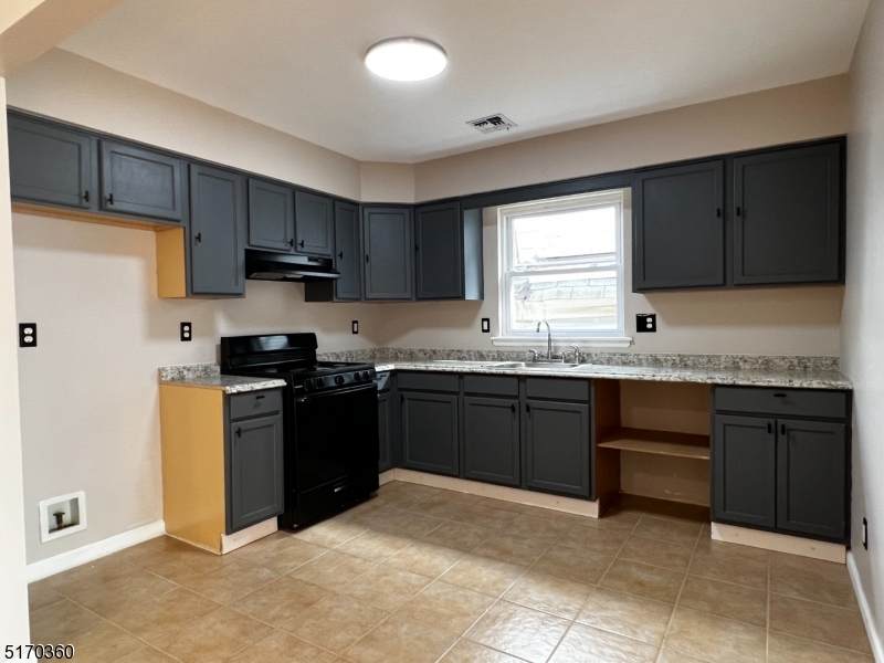 83 Peabody Pl - Photo 1