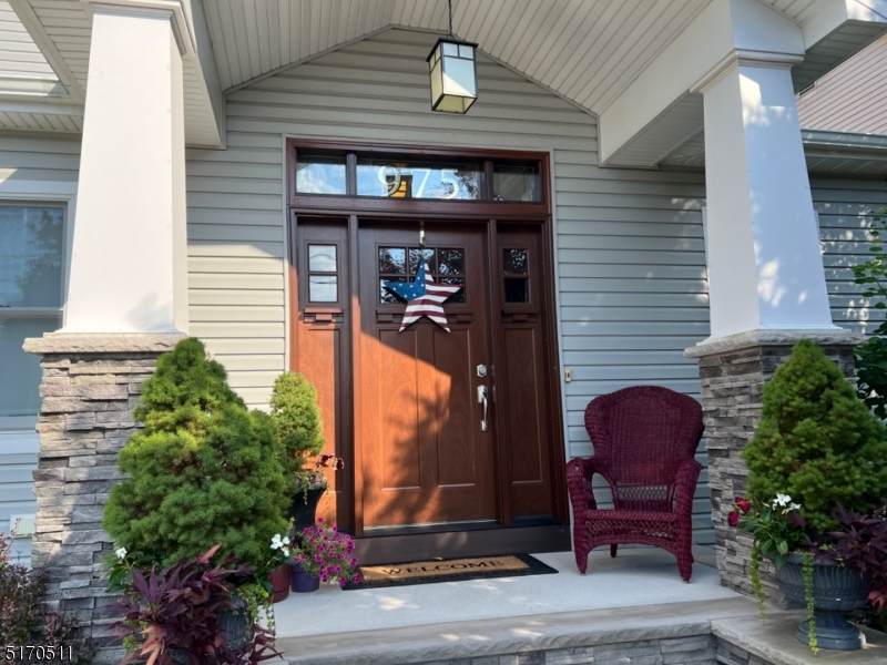 975 Lorraine Ave - Photo 1