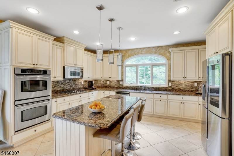 39 Whitbay Dr - Photo 1