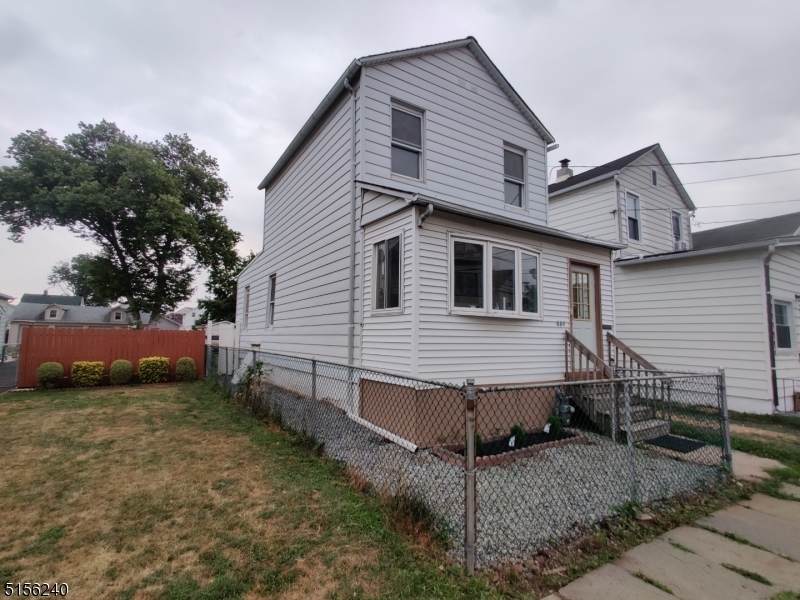 664 Maple Ave - Photo 1