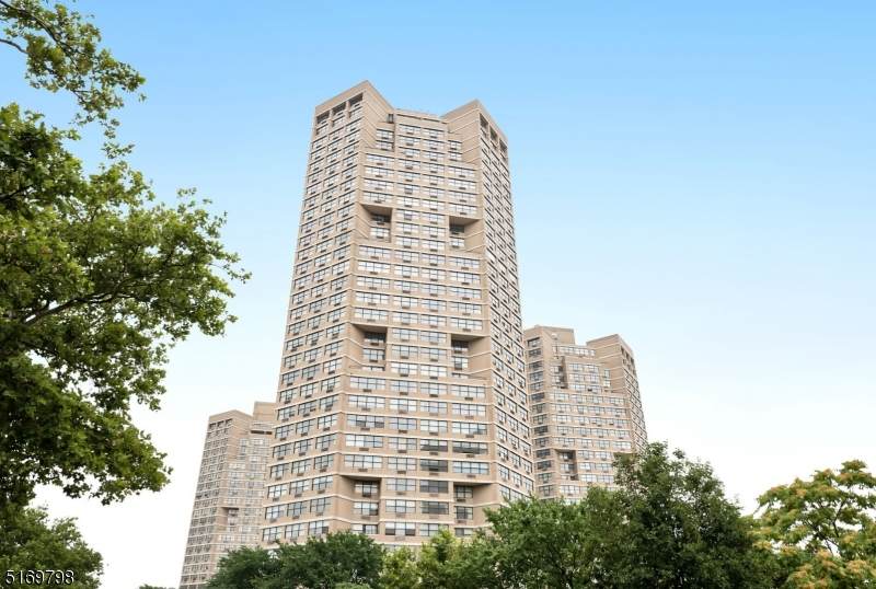 7004 Blvd East Unit 16F - Photo 1