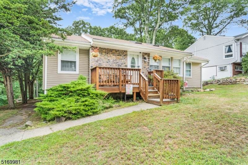 104 Cayuga Ave - Photo 1