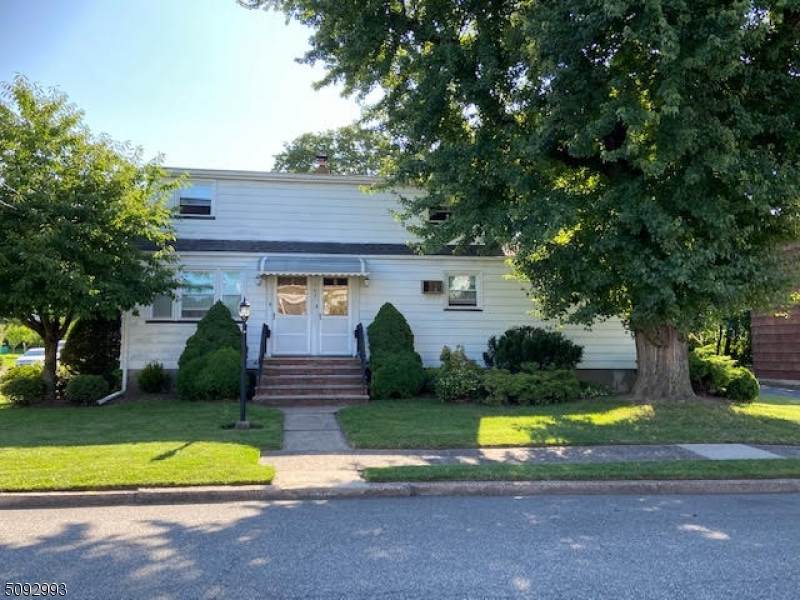 105 6Th Ave - Photo 1