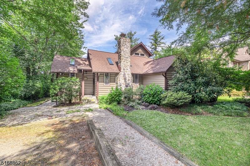 1085 Lakeside Dr E - Photo 1
