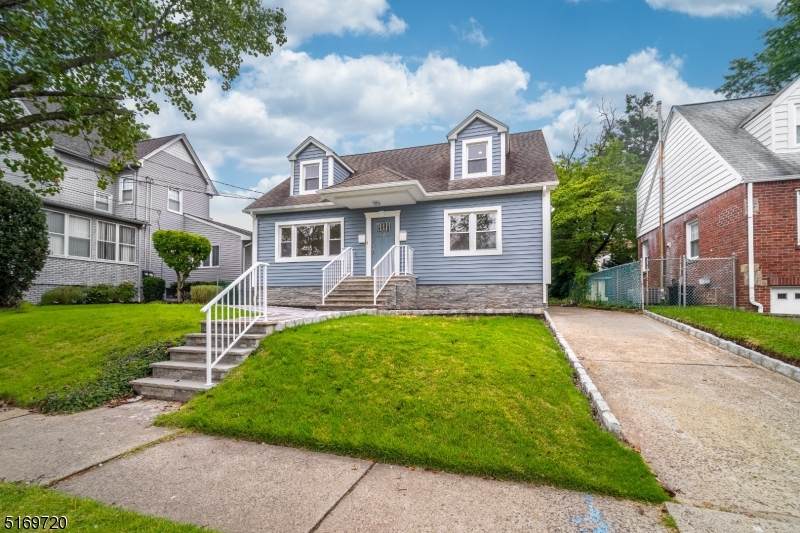 41 Roosevelt Ave - Photo 1