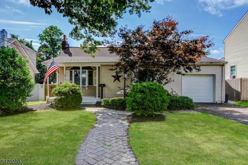 324 Runyon Ave - Photo 1