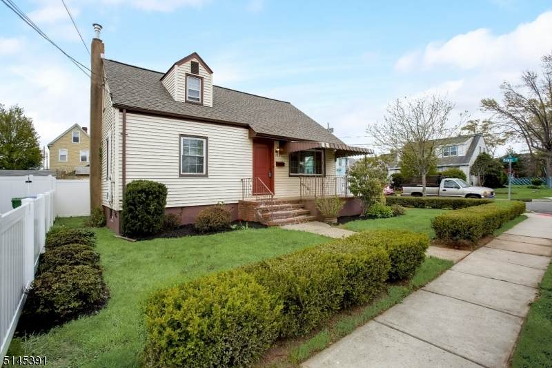702 Essex Ave - Photo 1
