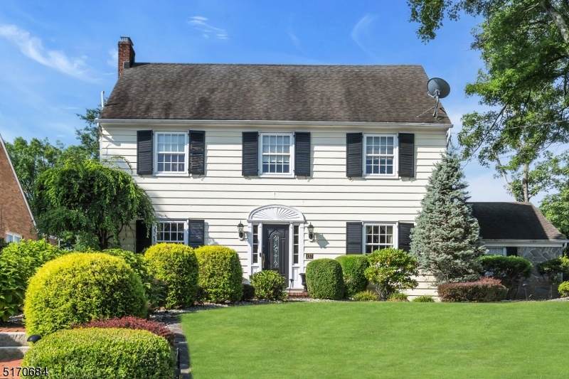 137 Norwood Ave - Photo 1