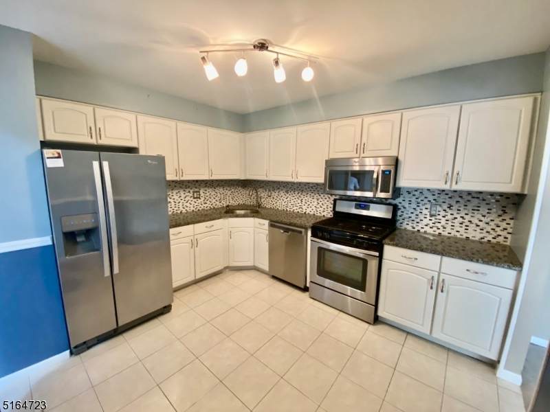 5 Cardinal Ln - Photo 1
