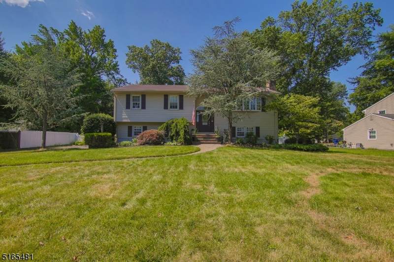 173 Victoria Dr - Photo 1