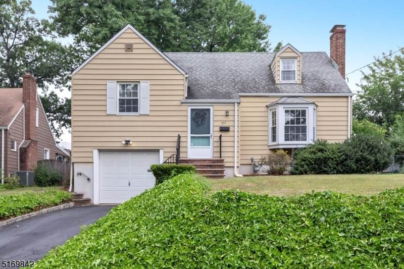 351 La Grande Ave - Photo 1