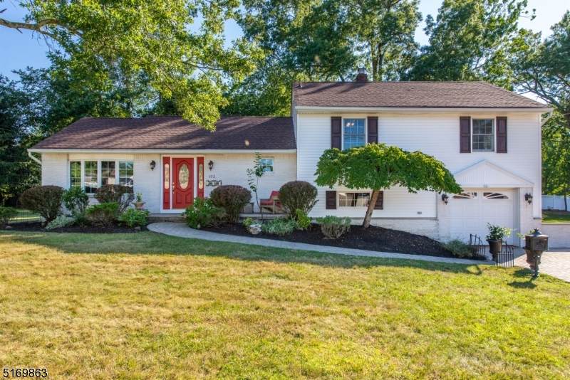 102 Knoll Ter - Photo 1