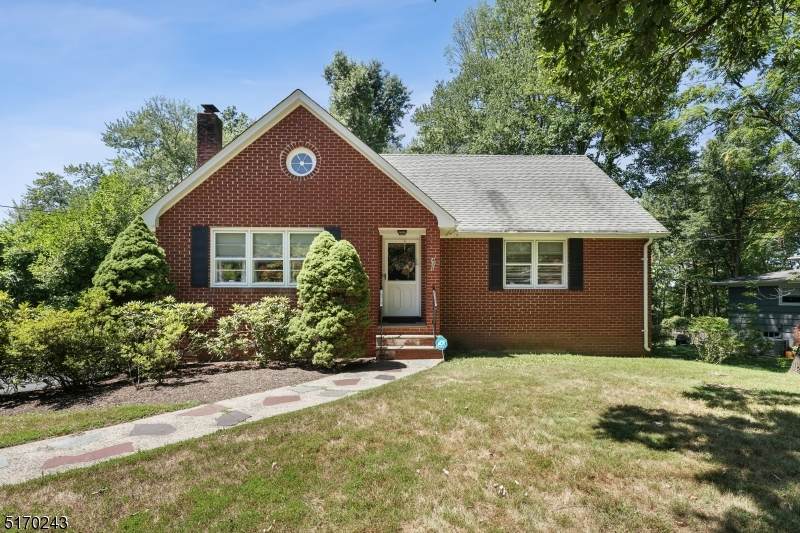 439 Plainfield Ave - Photo 1