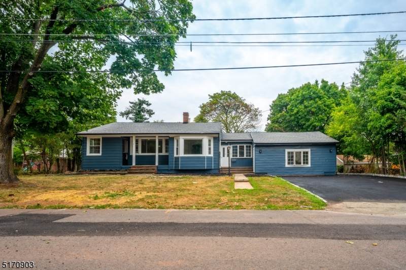 77 Dunbar St - Photo 1