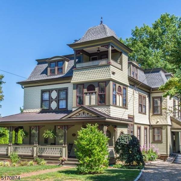 60 Green Ave - Photo 1