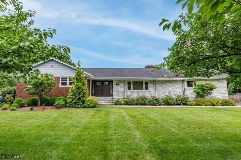 676 Kingsbridge Ln - Photo 1