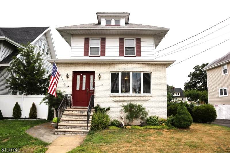 1229 Salem Ave - Photo 1