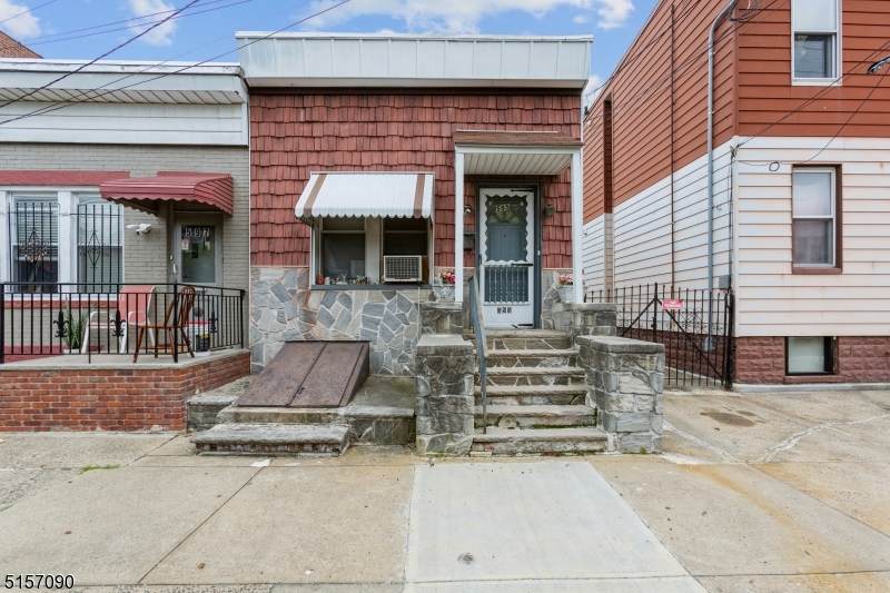 595 N 11Th St - Photo 1