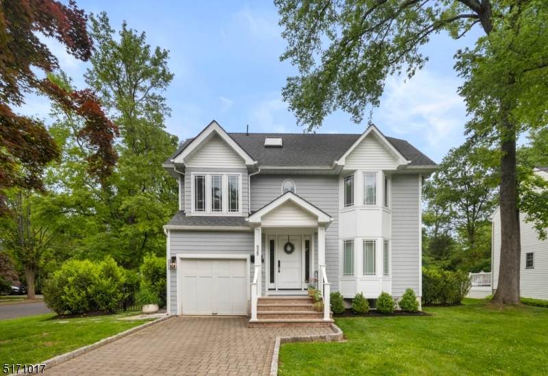 525 Claremont Pl - Photo 1