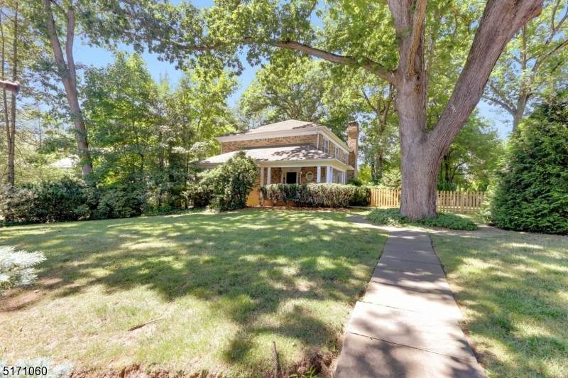 4 Clinton Ave - Photo 1