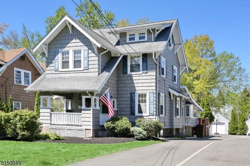 341 Franklin Ave - Photo 1