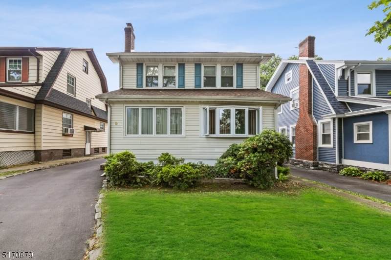 5 Roosevelt Ave - Photo 1