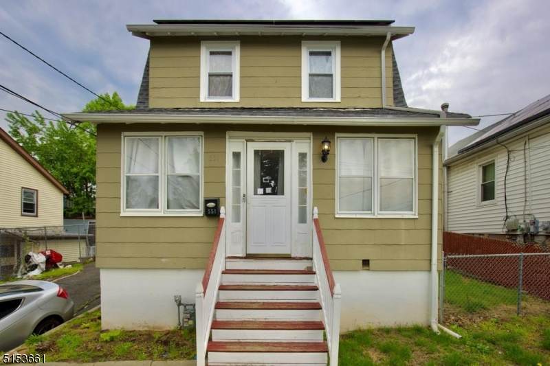 551 Leo St - Photo 1