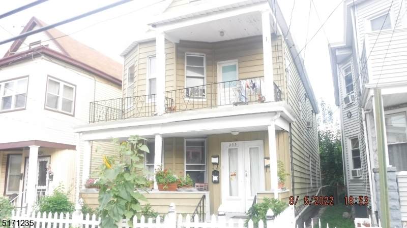 233 Sherman St - Photo 1