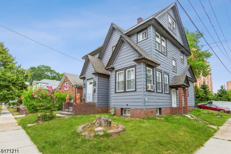 700 Cranford Ave - Photo 1