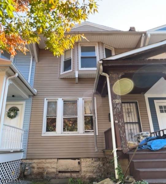 528 N Grove St - Photo 1