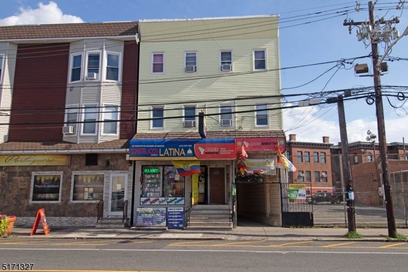 231 Ferry St - Photo 1