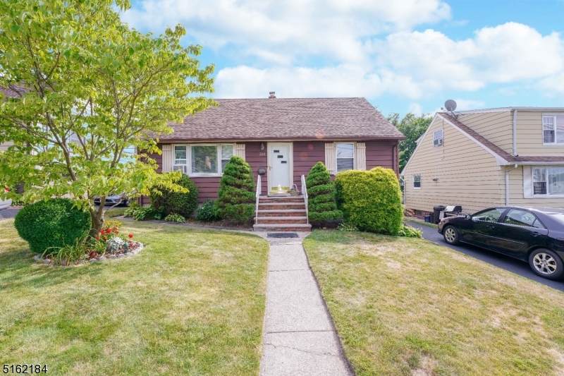 226 Union Ave - Photo 1