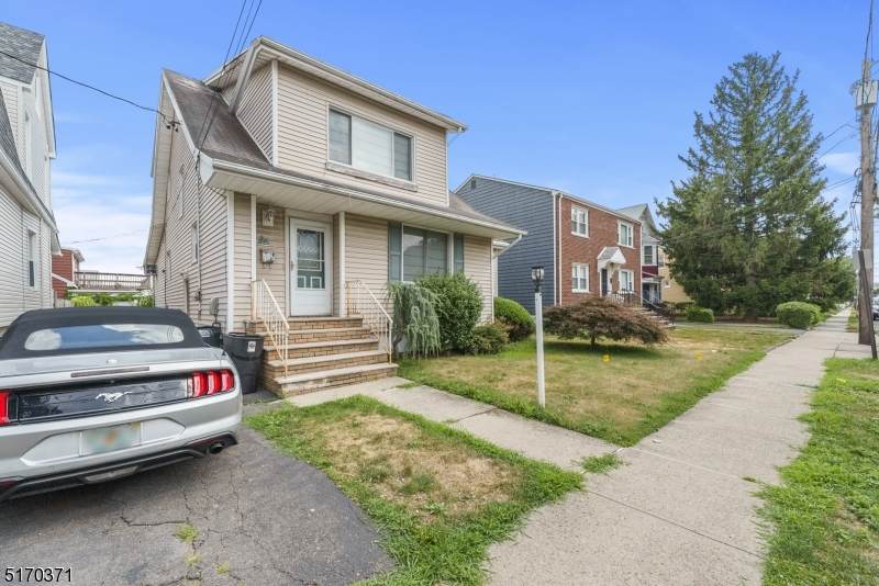 133 Harrison St - Photo 1