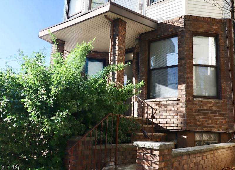 138 Leonard St - Photo 1