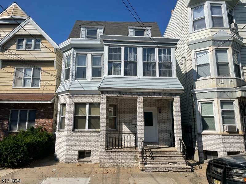 330 New York Ave - Photo 1