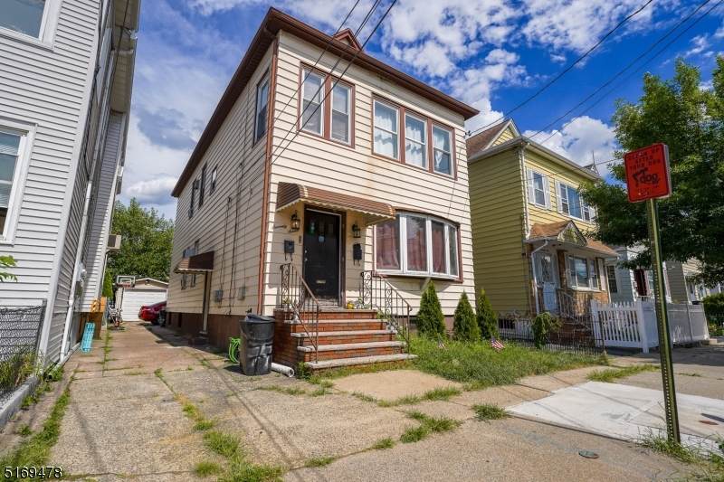 77 Arthur St - Photo 1