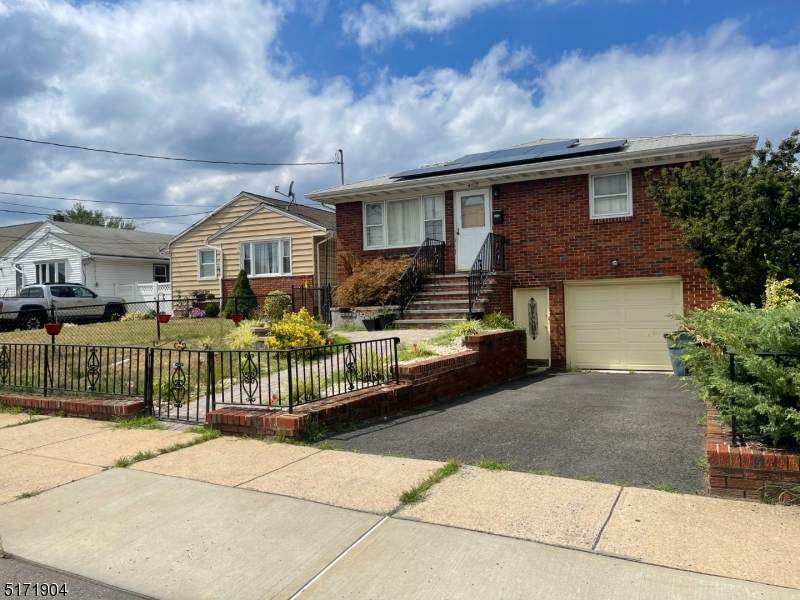 405 Redcliffe - Photo 1