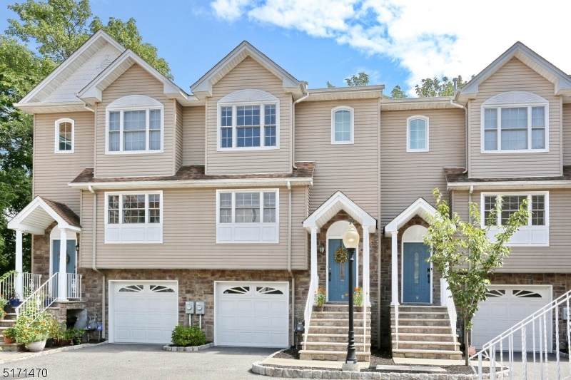 102 Montgomery St - Photo 1