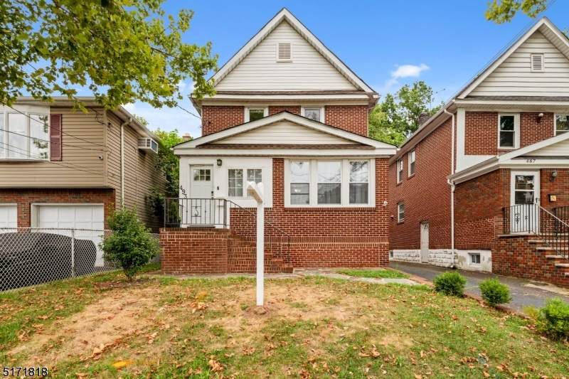493 Jefferson Ave - Photo 1