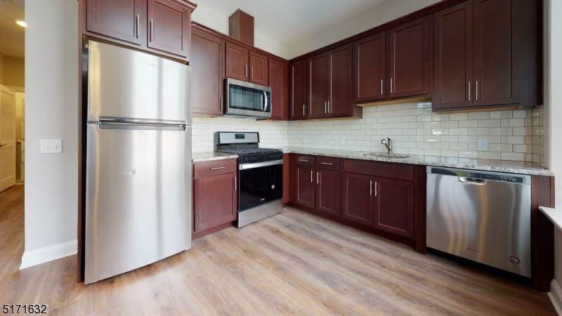 18 N Union Ave - Photo 1