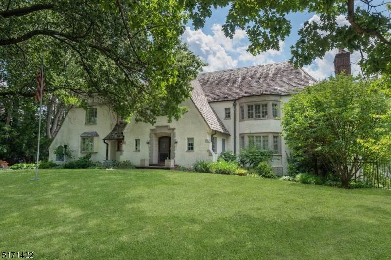 33 Prospect Hill Ave - Photo 1