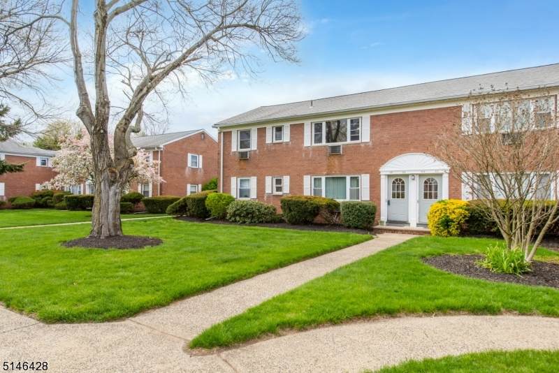 68 Manchester Ct - Photo 1