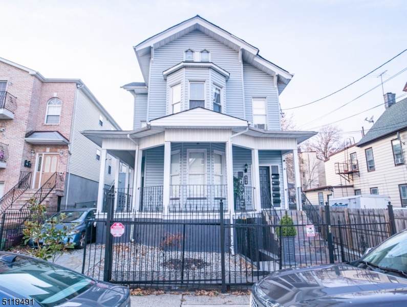 902 Clifton - Photo 1