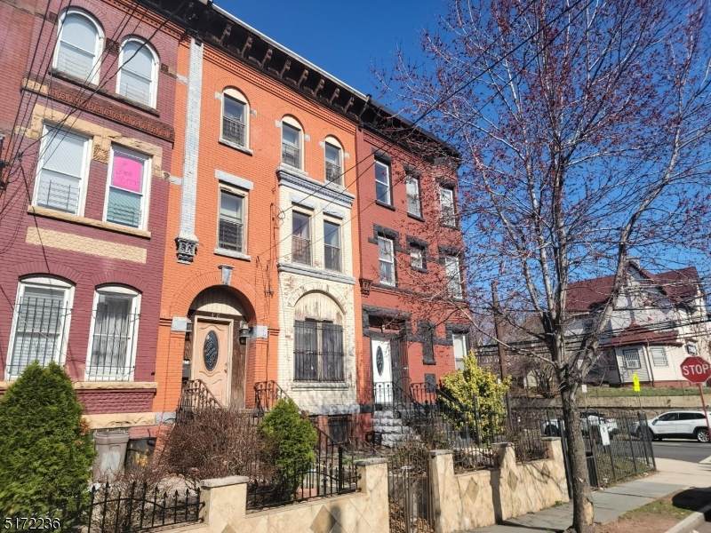 48 N 7Th St - Photo 1