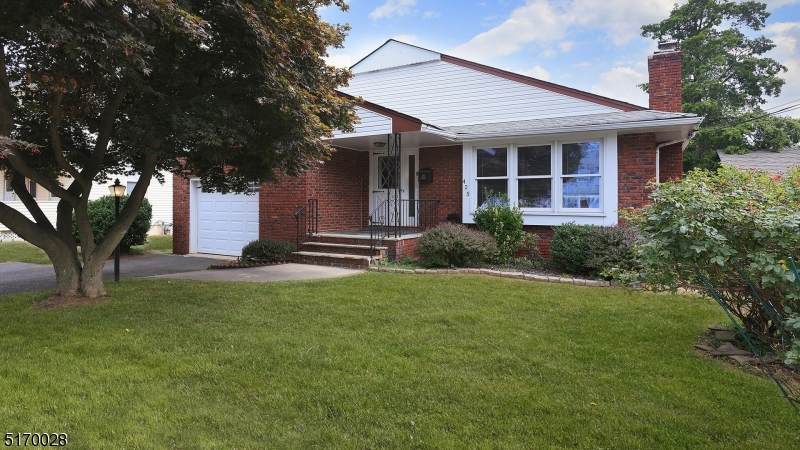 425 Ridgeview Ave - Photo 1