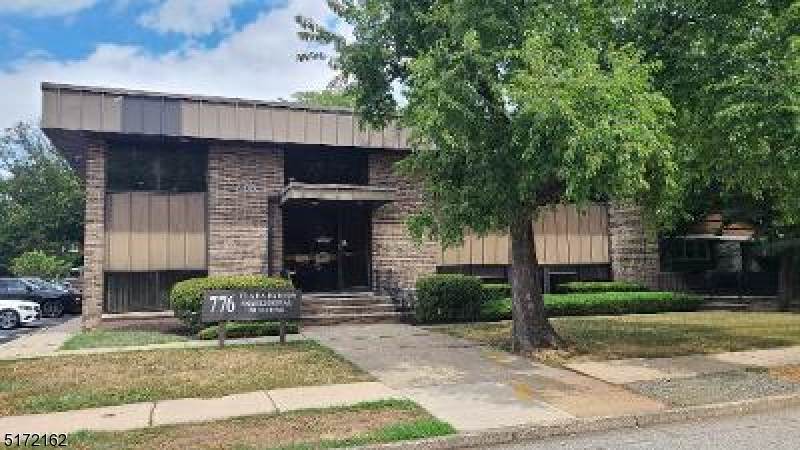 776 Amboy Ave - Photo 1