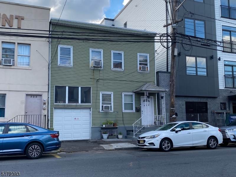 323 Jefferson St - Photo 1