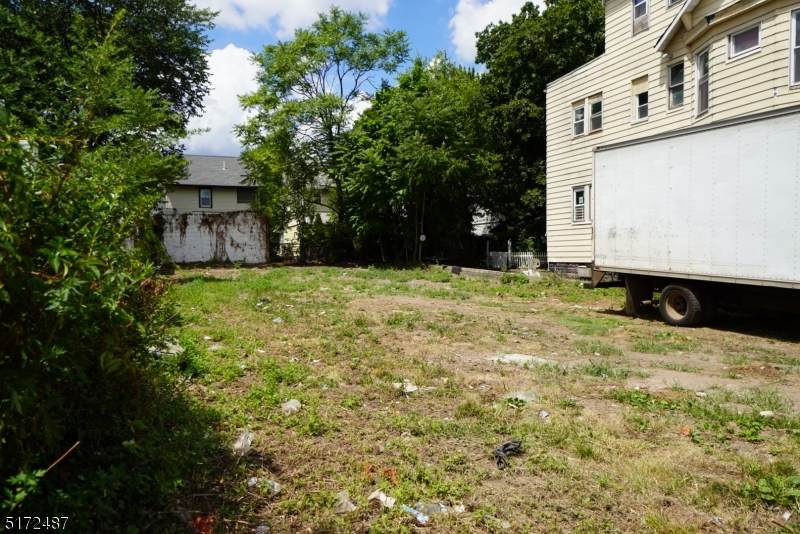 173 Columbia Ave - Photo 1