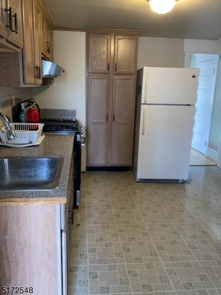 12 William St - Photo 1