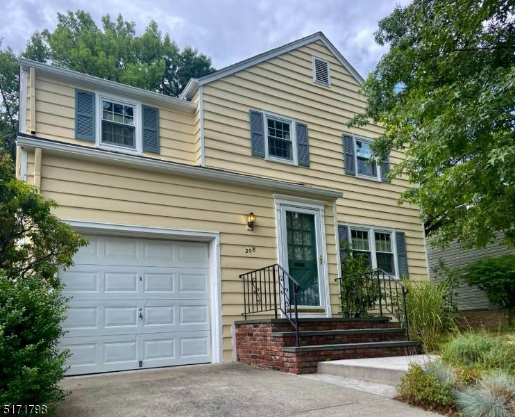 208 2nd St - Photo 1